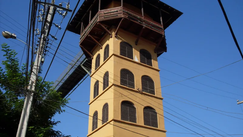 By ffuentes - Ascensor Polanco, CC BY-SA 2.0, https://commons.wikimedia.org/w/index.php?curid=11930332