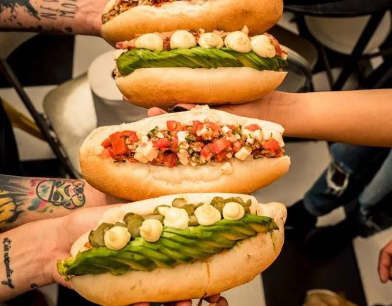 A Mano Hot Dog Bar