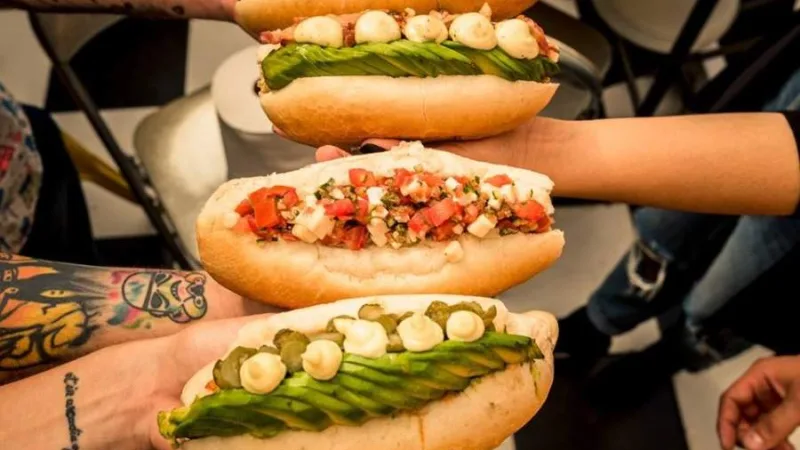 A Mano Hot Dog Bar